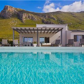 5 bedroom villa with infinity pool, Castellammare del Golfo, sleeps 9